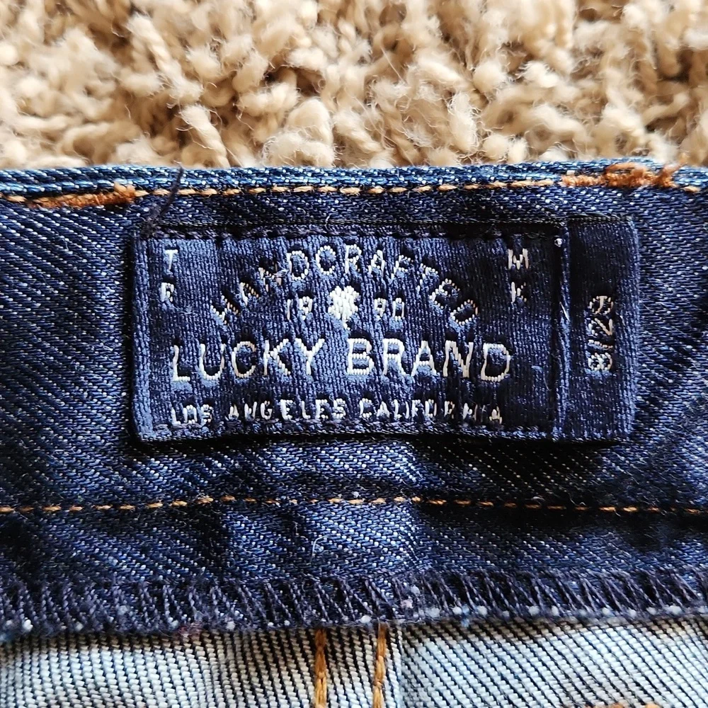 LUCKY BRAND womans size 8 dark wash capri - Picture 3 of 7